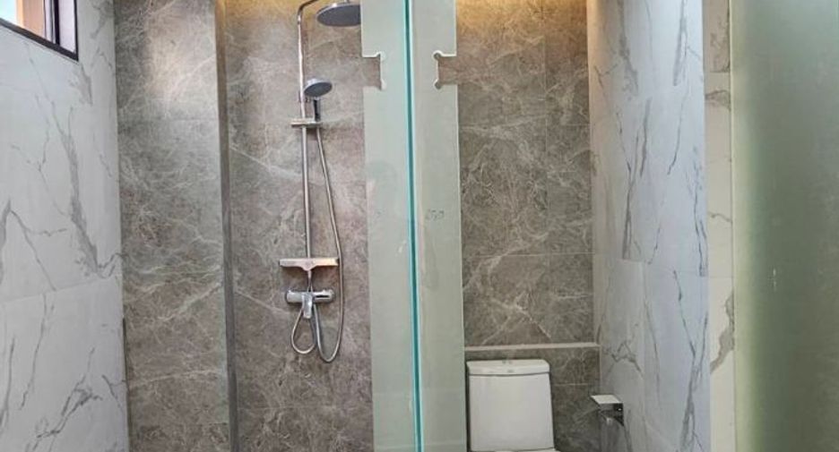 For sale 4 bedrooms house in Lat Phrao, Bangkok