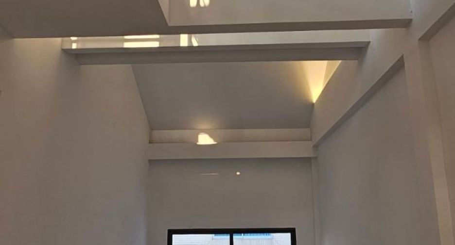 For sale 4 bedrooms house in Lat Phrao, Bangkok