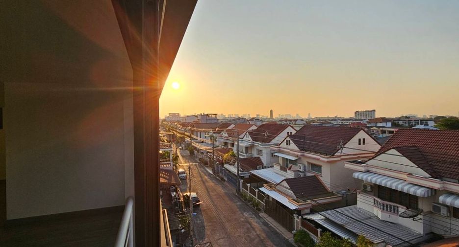 For sale 4 bedrooms house in Lat Phrao, Bangkok