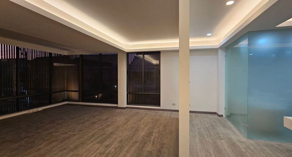 For sale 4 bedrooms house in Lat Phrao, Bangkok