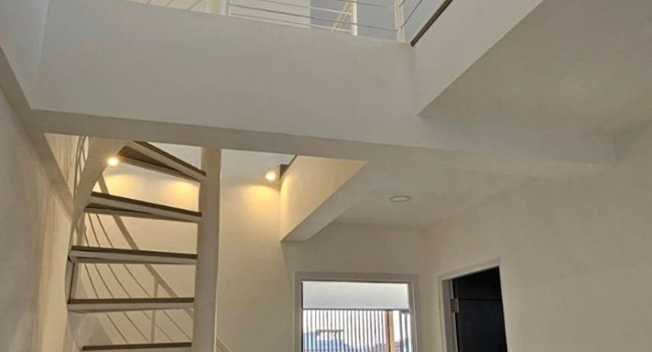 For sale 4 bedrooms house in Lat Phrao, Bangkok