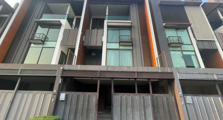 For rent studio townhouse in Watthana, Bangkok