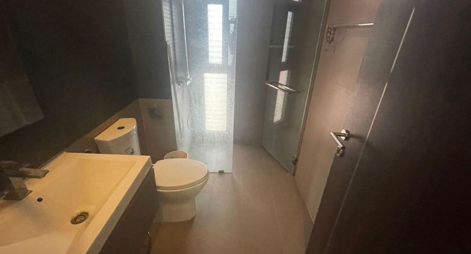 For rent studio townhouse in Watthana, Bangkok
