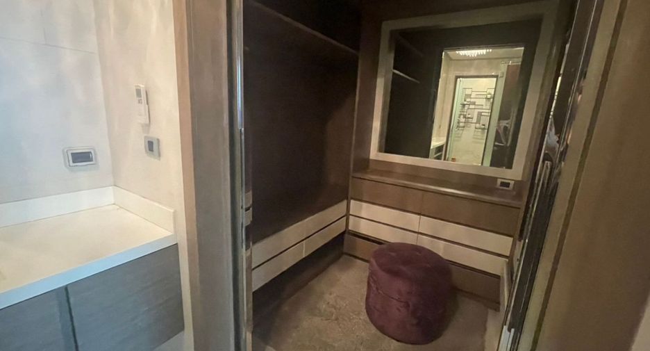 For rent studio townhouse in Watthana, Bangkok