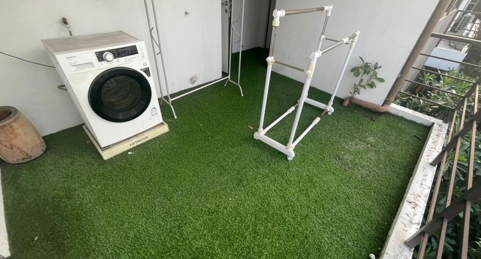 For rent studio townhouse in Watthana, Bangkok
