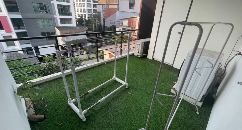 For rent studio townhouse in Watthana, Bangkok