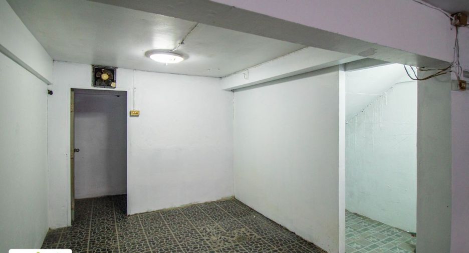 出售 5 卧室 商业空间 在 Huai Khwang, 曼谷