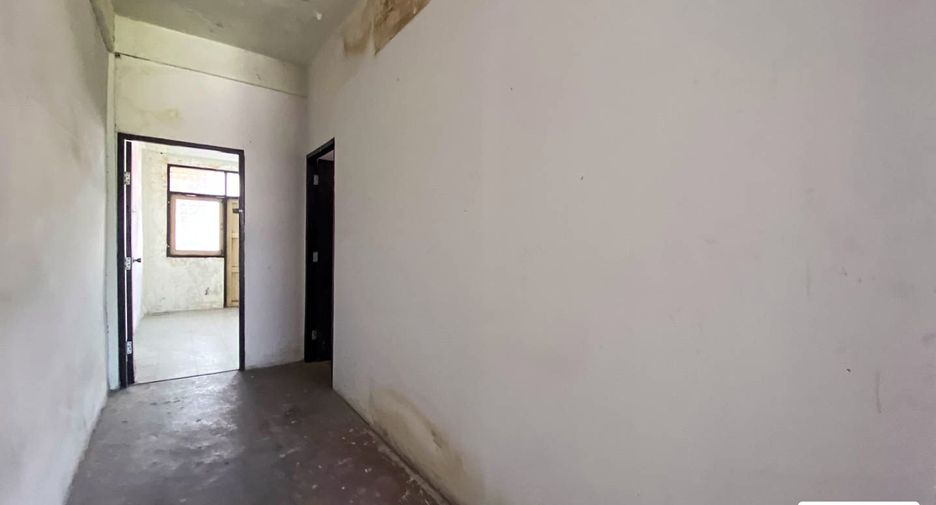 出售 5 卧室 商业空间 在 Huai Khwang, 曼谷