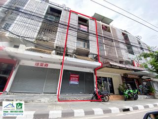 For sale 5 bedrooms retail Space in Huai Khwang, Bangkok