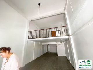 For sale 5 bedrooms retail Space in Huai Khwang, Bangkok