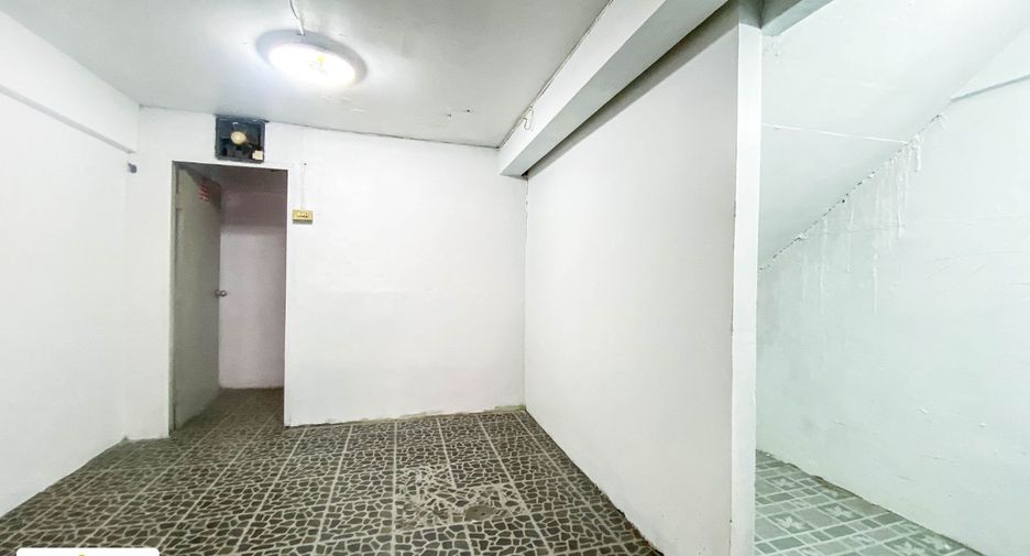 出售 5 卧室 商业空间 在 Huai Khwang, 曼谷