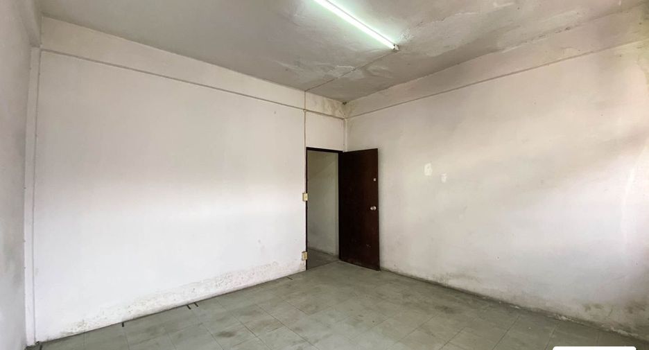 出售 5 卧室 商业空间 在 Huai Khwang, 曼谷
