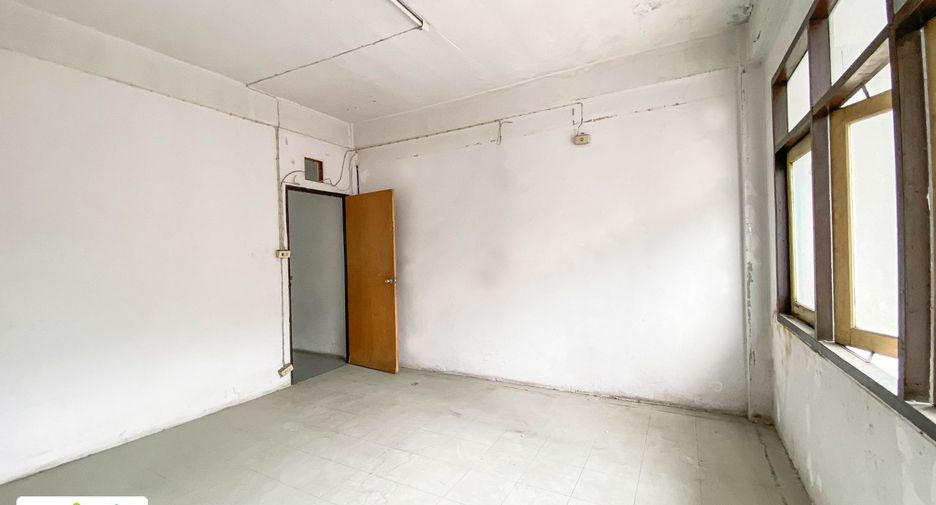 出售 5 卧室 商业空间 在 Huai Khwang, 曼谷