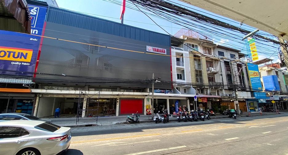 For sale 5 bed retail Space in Huai Khwang, Bangkok