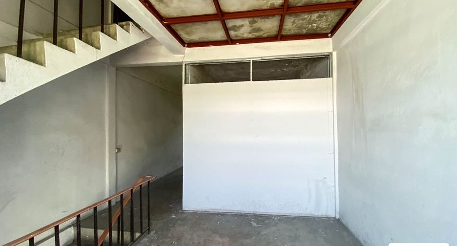 出售 5 卧室 商业空间 在 Huai Khwang, 曼谷