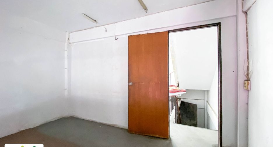 出售 5 卧室 商业空间 在 Huai Khwang, 曼谷
