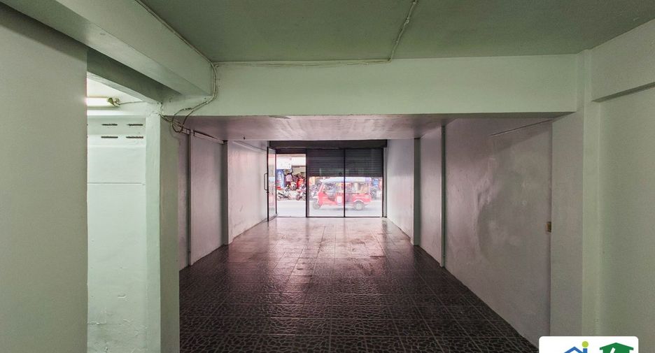 出售 5 卧室 商业空间 在 Huai Khwang, 曼谷