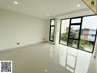 For sale 3 bed office in Phra Khanong, Bangkok