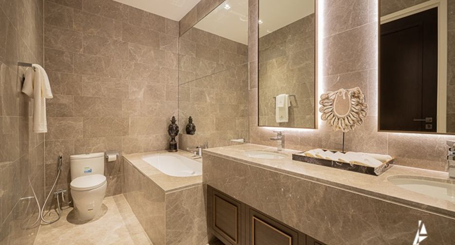 For sale studio condo in Khlong Toei, Bangkok
