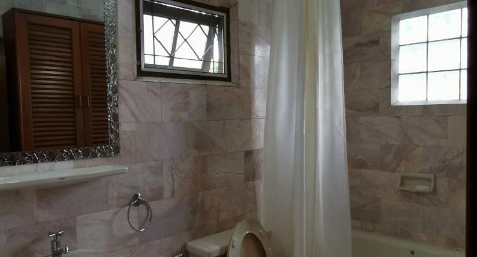 For rent 3 bedrooms house in Phaya Thai, Bangkok