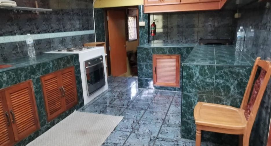 For rent 3 bedrooms house in Phaya Thai, Bangkok
