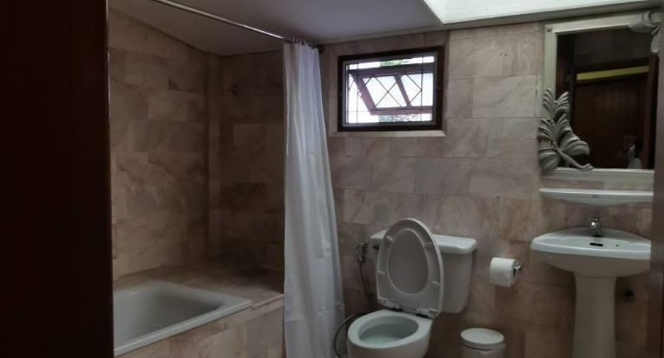 For rent 3 bedrooms house in Phaya Thai, Bangkok