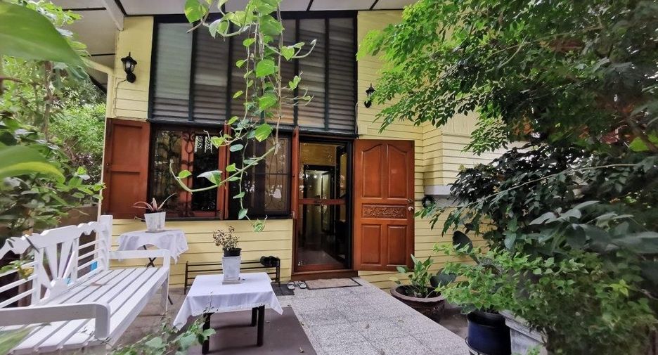 For rent 3 bedrooms house in Phaya Thai, Bangkok