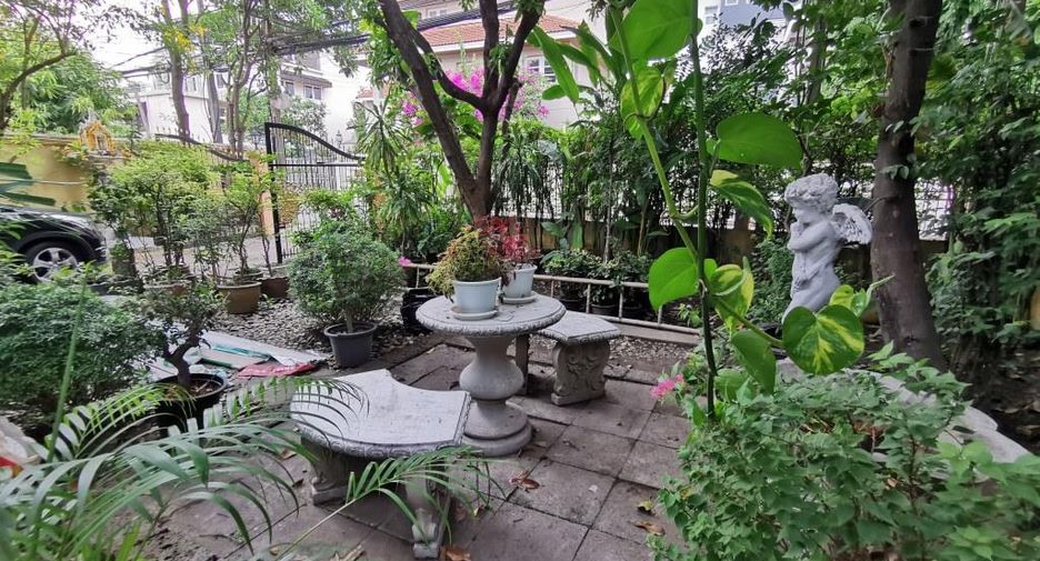 For rent 3 bedrooms house in Phaya Thai, Bangkok