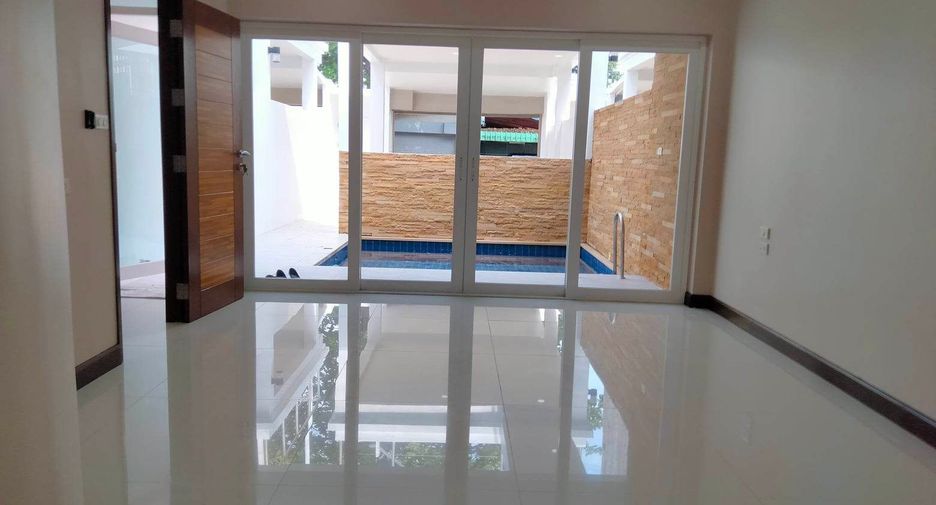 For rent 2 bed townhouse in Sattahip, Chonburi