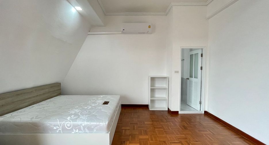 À louer 3 chambres appartement à Watthana, Bangkok