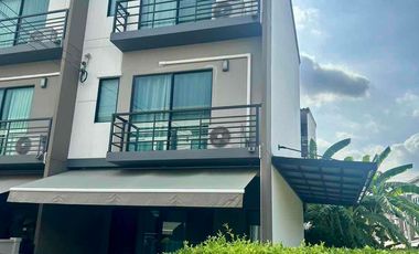 For rent 3 bedrooms townhouse in Prawet, Bangkok
