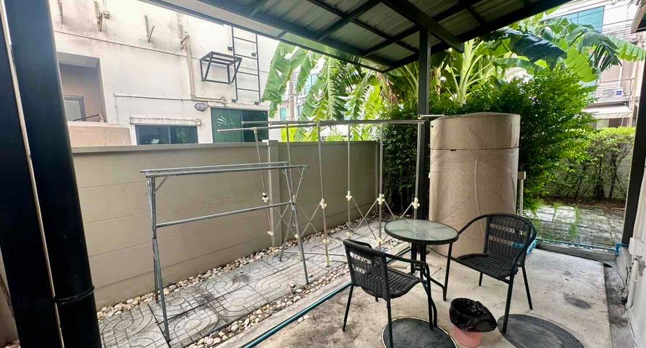 For rent 3 bedrooms townhouse in Prawet, Bangkok