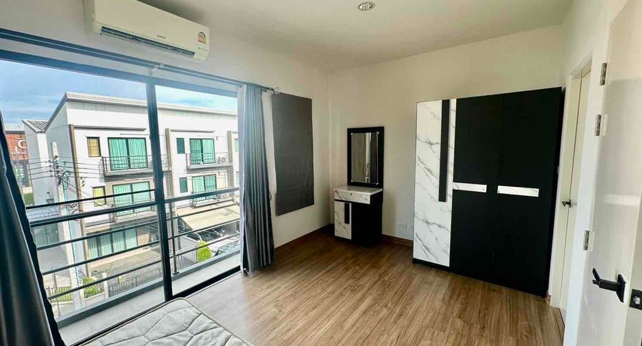 For rent 3 bedrooms townhouse in Prawet, Bangkok