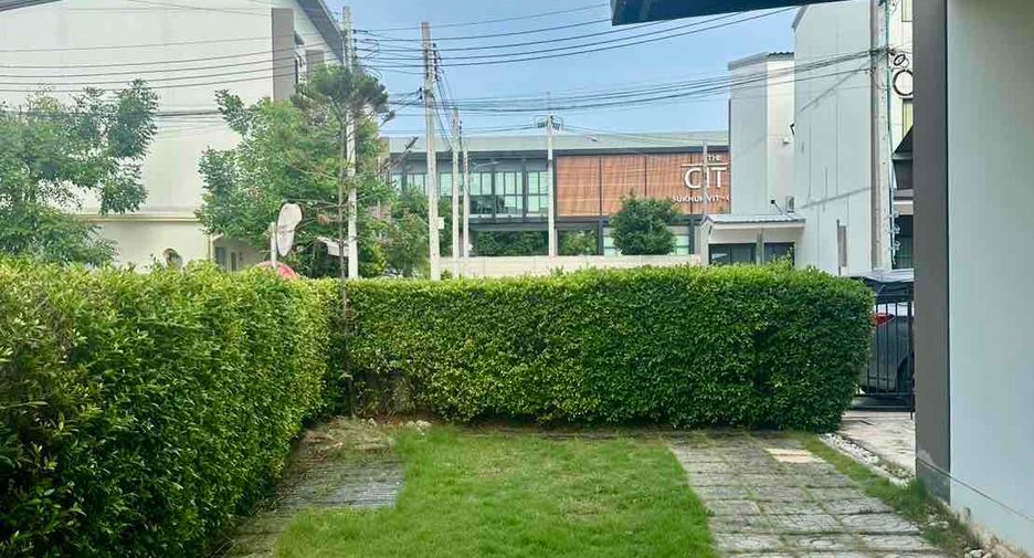 For rent 3 bedrooms townhouse in Prawet, Bangkok