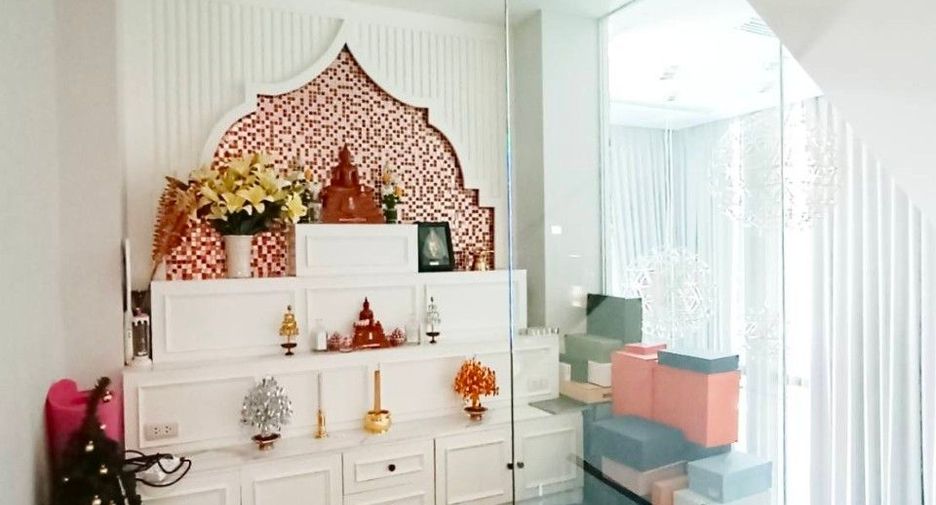 Haus zum Kauf mit 4 Zimmer in Lat Phrao, Bangkok