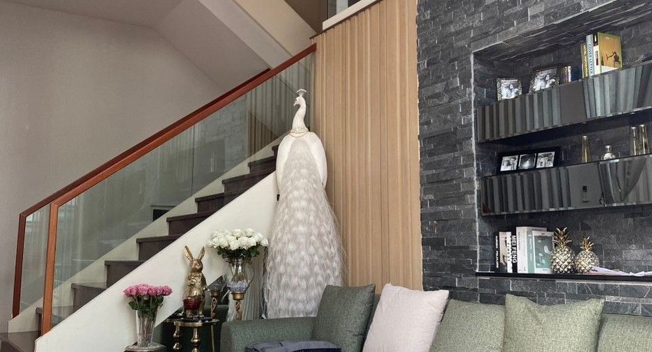 Haus zum Kauf mit 4 Zimmer in Lat Phrao, Bangkok