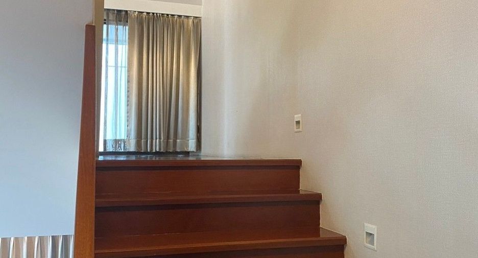 Haus zum Kauf mit 4 Zimmer in Lat Phrao, Bangkok