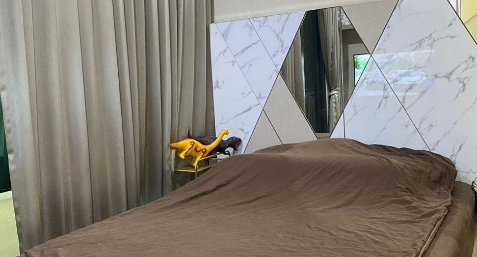 Haus zum Kauf mit 4 Zimmer in Lat Phrao, Bangkok