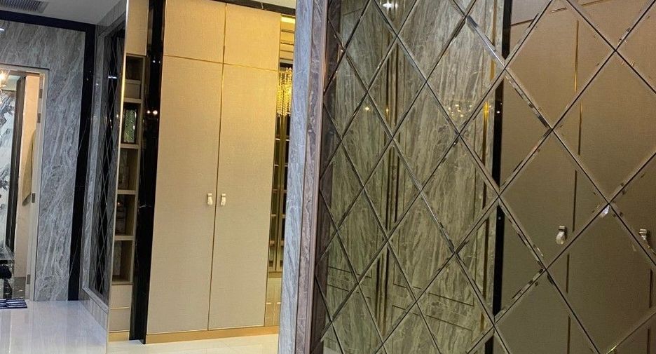 Haus zum Kauf mit 4 Zimmer in Lat Phrao, Bangkok