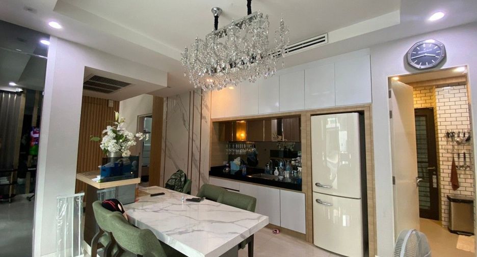 Haus zum Kauf mit 4 Zimmer in Lat Phrao, Bangkok