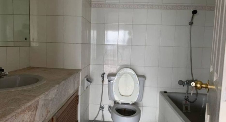 Condo en venta de 3 habitaciones en Bang Phlat, Bangkok