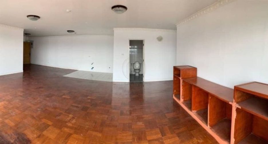 Condo en venta de 3 habitaciones en Bang Phlat, Bangkok