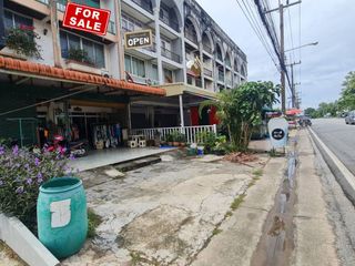 Casa adosada en venta de 3 habitaciones en Mueang Rayong, Rayong