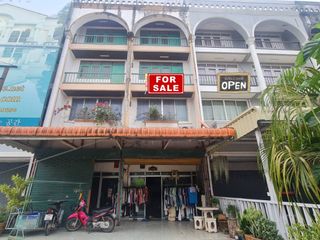 Casa adosada en venta de 3 habitaciones en Mueang Rayong, Rayong