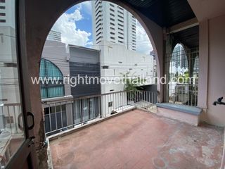 Casa adosada en alquiler de 3 habitaciones en Watthana, Bangkok
