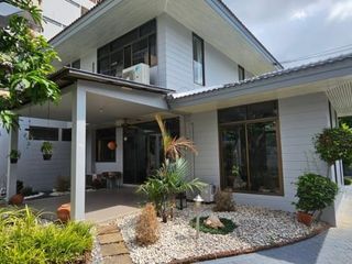 For rent 3 bedrooms house in Khlong Toei, Bangkok