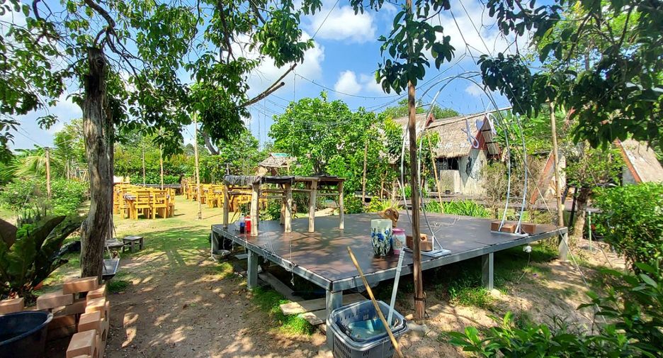 For sale 9 bed hotel in Klaeng, Rayong