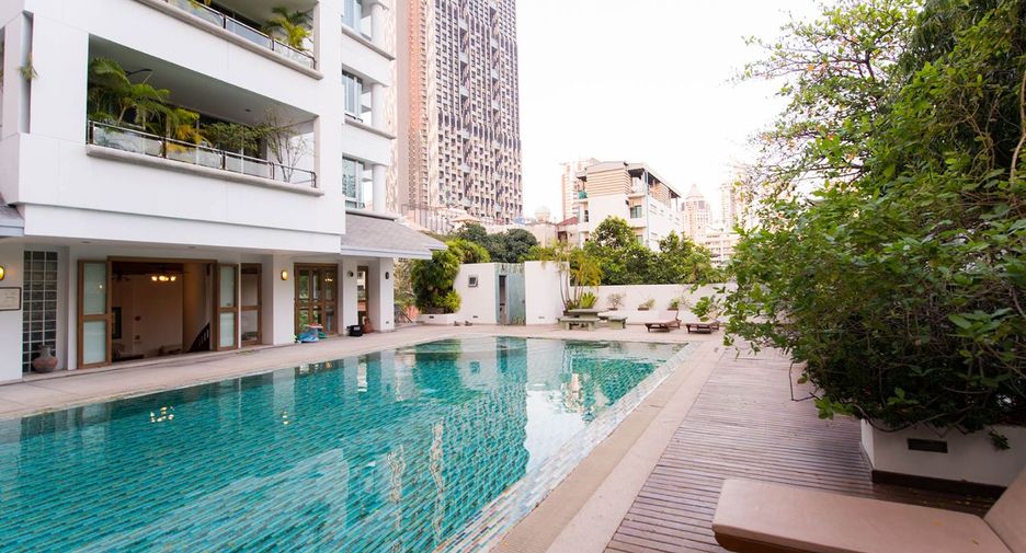For rent 3 bedrooms apartment in Sathon, Bangkok