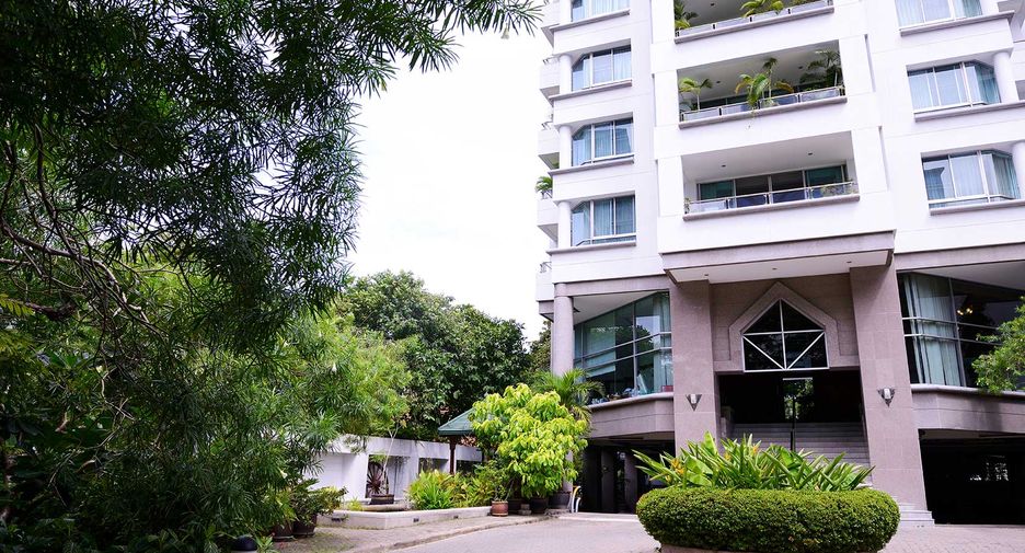 For rent 3 bedrooms apartment in Sathon, Bangkok