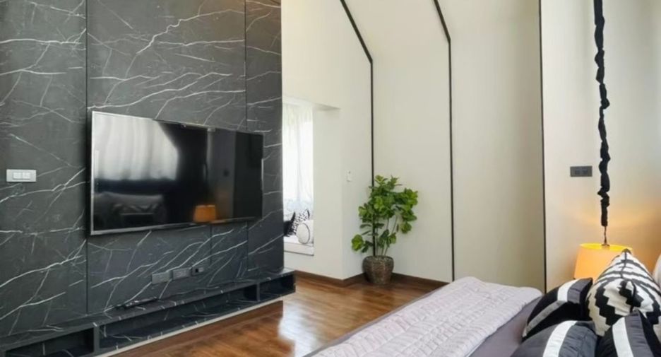 For rent 5 bedrooms villa in Mueang Chiang Mai, Chiang Mai